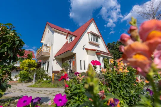 Yi Shin Garden Hostel Hotels near Menghuan Pond