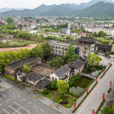 Floral Hotel · Jingdezhen JingYuan Hotel