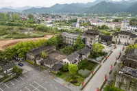 Floral Hotel · Jingdezhen JingYuan Hotel - vue sur la montagne