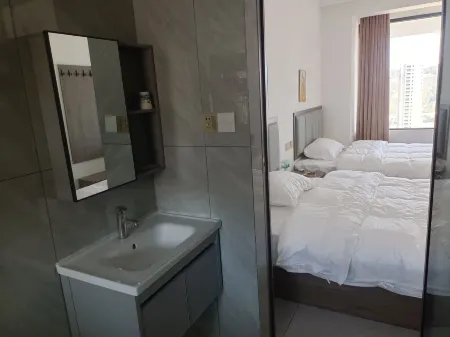 Zhenxiong Ruisheng Homestay (Ruisheng Huafu) Отели в г. Чженьсюн