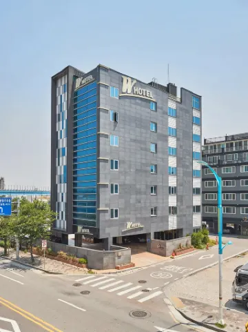 W Hotel Отели рядом с достопримечательностью «Songwol-dong Fairy Tale Village»