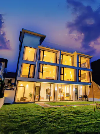 Senduo·Tonglu Designer Vacation Stay DB&B Отели рядом с достопримечательностью «Chuiyun Tongtian River»