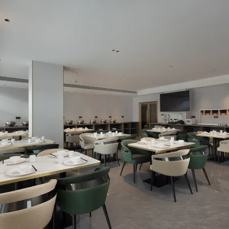 Huizhou Four Seasons Maple Hotel(Huizhou High Speed Rail Station Xinghe Coco Store)