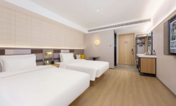 Homeinn Plus Hotel (Dalian North Station)