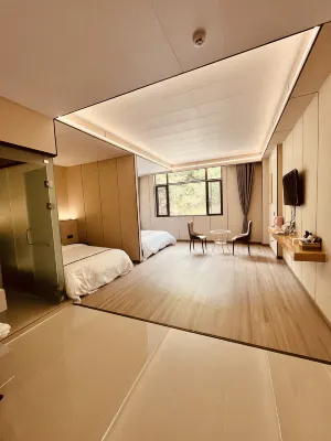 Batang Hongtai Hotel Hotels near Lieyi Tunnel