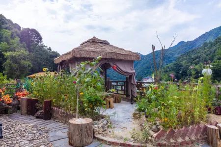 Sanqing Mountain Forest Yunshan Residence Отели рядом с достопримечательностью «Feixiantai Scenic Spot, Jiangxi»