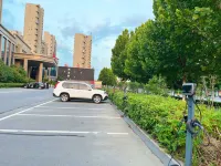 Feilong International Hotel - parking