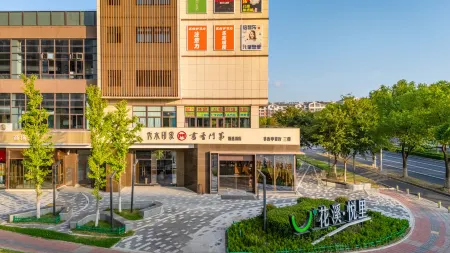 Xiushui Impression SCHOLARS HOTEL·SELECT (Huaqiao Jishan Subway Station) Отели рядом с достопримечательностью «Qiandeng Ancient Town»