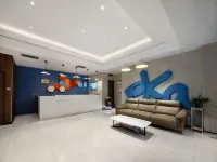 Century Star Chain City Yijia Hotel (Lingbao Railway Station)