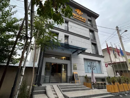 Nuovo Boutique Hotel Отели рядом с достопримечательностью «Masjid Xayr»