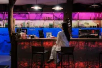 Anji Qingshi Shang · Cave Hot Spring Homestay - ที่มีบาร์