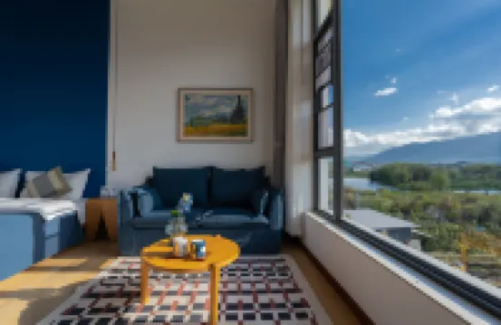 Dali Rural Retreat:A Tranquil Garden Courtyard in Caicun Scenic Area by Erhai Lake