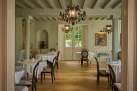 Chateau du Bois Guibert Hôtels à : Donnemain-Saint-Mamès