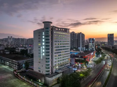 Golden Crown Holiday Hotel (Zhuhai Qianshan Mingzhu High-speed Rail Station Store) Các khách sạn ở Khu vực Qianshan