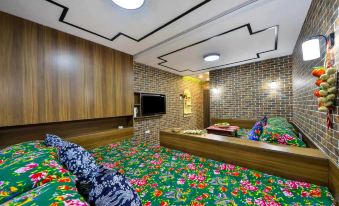 Xuexiang Xueyang Xianyu Hotel (Erlanghe Scenic Area Branch)
