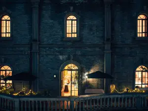 Golden Age hotel