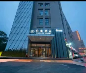 Platium Hotel Hotels near Xinyang Railway Station