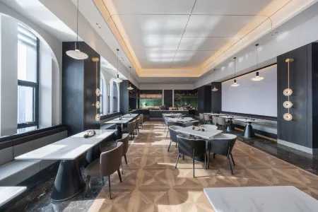 Atour Hotel, Meilan East Road, Taizhou Municipal Government Отели рядом с достопримечательностью «Nanjing University of Technology Taizhou College of Science and Technology»