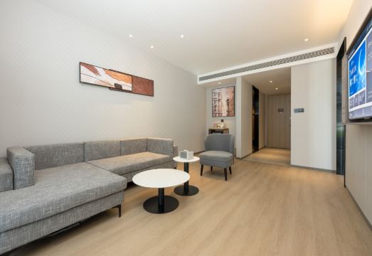 홈 인 플러스 호텔 로비