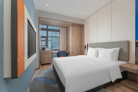 Holiday Inn Express Guangzhou University Town Отели рядом с достопримечательностью «Guangzhou Vocational College of Technology & Business»