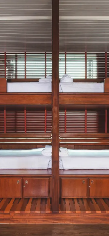 เตียงส่วนตัวในหอพักแบบรวม