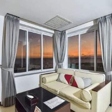 Independence Hotel by Dara Отели рядом с достопримечательностью «Пляж Очутель»