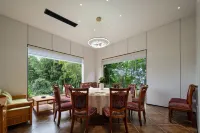 Jiayang Group, Wohong Village, Yuyao, Zhejiang, China, 450 meters north of Maohuping