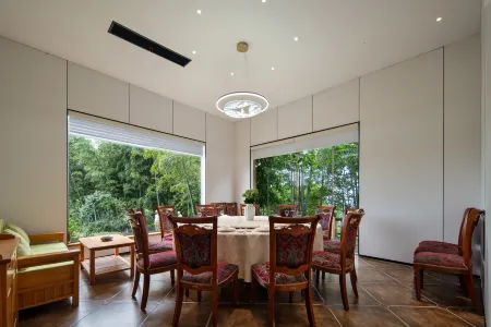 Jiayang Group, Wohong Village, Yuyao, Zhejiang, China, 450 meters north of Maohuping Отели рядом с достопримечательностью «Longshan Park (South Gate)»