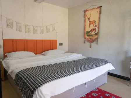 Sanwild Nature Resort Homestay (Kanas Old Village Branch) Отели рядом с достопримечательностью «Genghis Khan Point Sets»