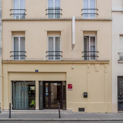 Hotel la Perle Montparnasse Các khách sạn gần Nhà thi đấu Stade Pierre de Coubertin
