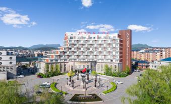 Huanren Longxing International Hotel