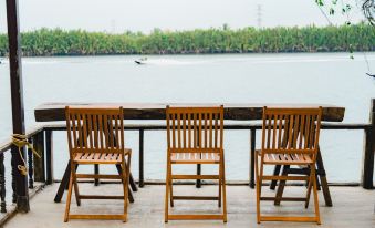 River Nest Hostel