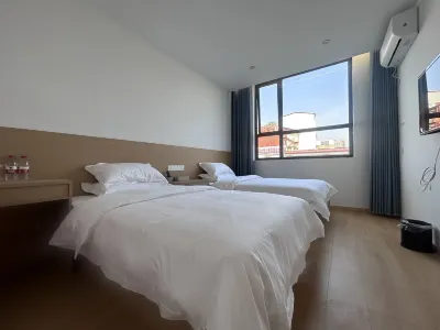 Qingyun Pavilion Hotel (Shangcai Longxiang Road Yigao Stadium)
