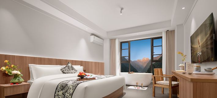 Moyun Yunxia Bieyuan Hot Spring Homestay (Moxi Ancient Town Branch) Hotels in Luding