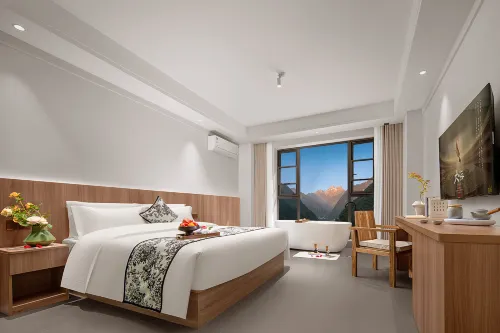 Moyun Yunxia Bieyuan Hot Spring Homestay (Moxi Ancient Town Branch) Hotels in Luding