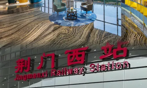 Yun Sky Garden Hotel (Jingmen Wanda Plaza Branch)