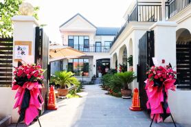 Beige Homestay (Yining Airport Railway Station)