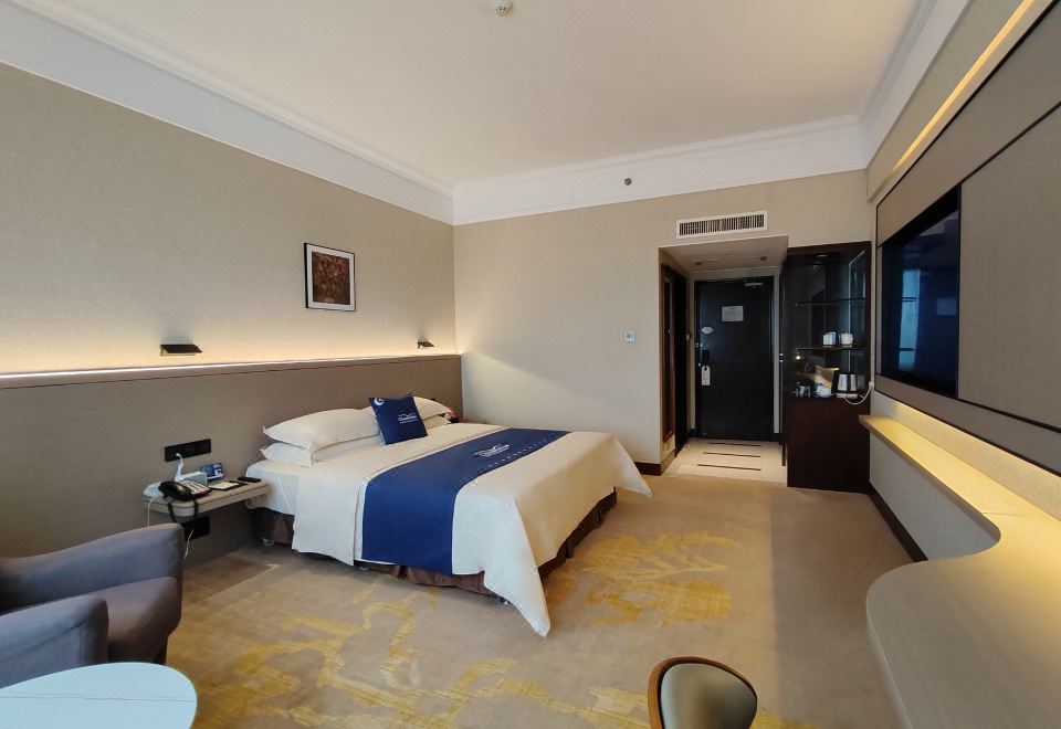 Fangzhong Holiday HotelHotel Overview