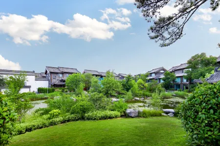 Dapu Xianyuan Homestay (Kaifeng Millennium City Park Wansui Mountain Wuxia City) Отели рядом с достопримечательностью «Kaifeng Gulou Plaza»