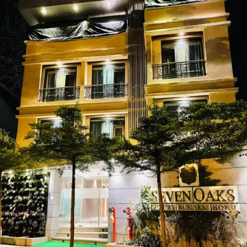 Hotel Seven Oaks