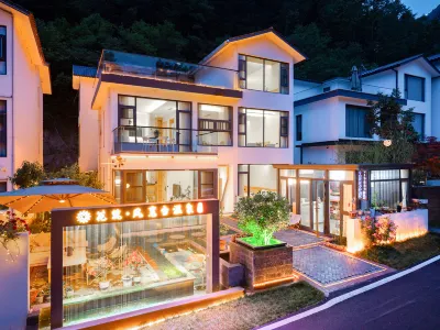 Floral Hotel· Fengxutai Hot Spring Hotel(Laojunshan Yunjing Cableway Branch) Hotels in 