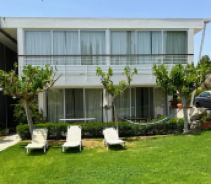 Art by PraXis – Ev Zin Apartments by the Sea  호텔