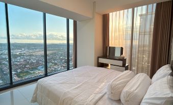 53rd Floor, 2 Br, Netflix, Apt with View by Sky