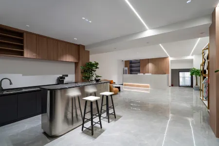 Meitu Hot .Spring Hotel (Emeishan High-speed Railway Station Baoguosi Branch)