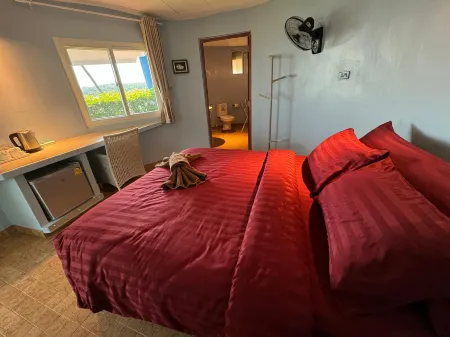 Koh Mak Buri Hut Natural Resort Отели в г. Остров  Мак