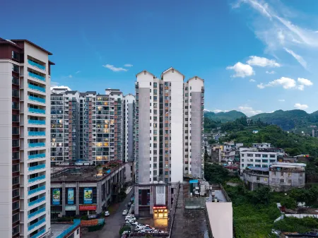 Guangzhou Jiulong Hotel (Qinglong South Street) Отели рядом с достопримечательностью «Anti-war Cultural Square»