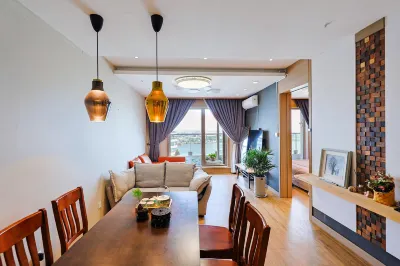 Yueji Qingzhai River View Homestay Отели рядом с достопримечательностью «Академия Автотехники Хуанхай»