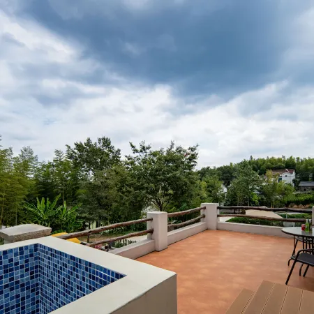 Jiangnan Courtyard Pool Retreat