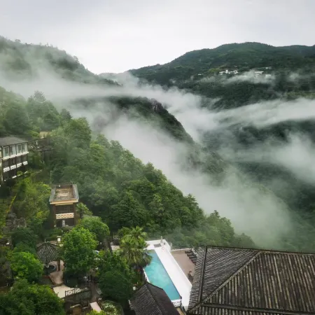 Yulongshan Dong Spring Resort