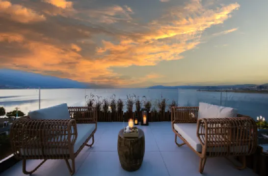 360°覽海人生｜大理山海雲文化藝術海景酒店·SEASKY VISTA 鄰近洱海公園的酒店